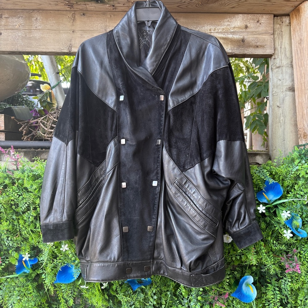 Vintage 90’s Women's Black Leather & Suede Jacket